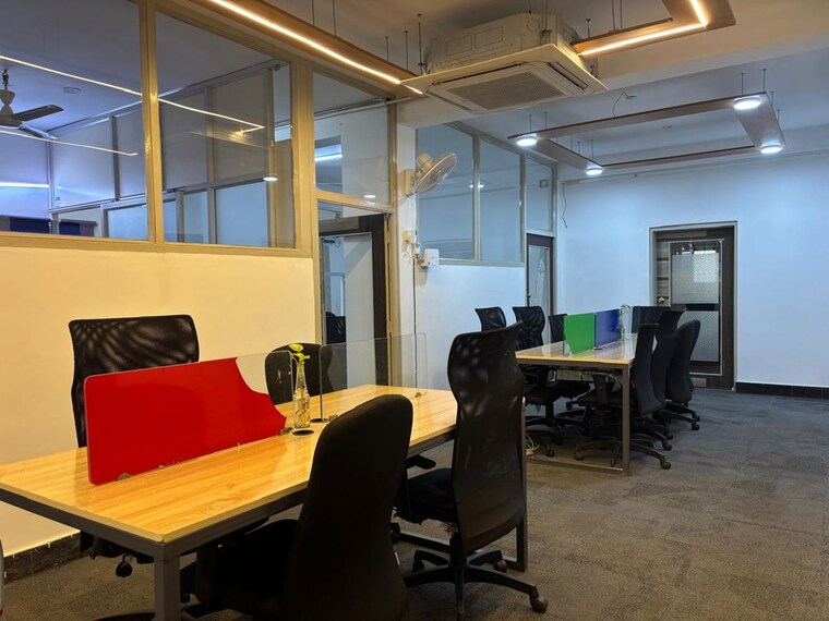 Team Area, mahatma gandhi road Commercial Office Space 2000 Sq.Ft. In Mahatma Gandhi Road Bangalore 9905789