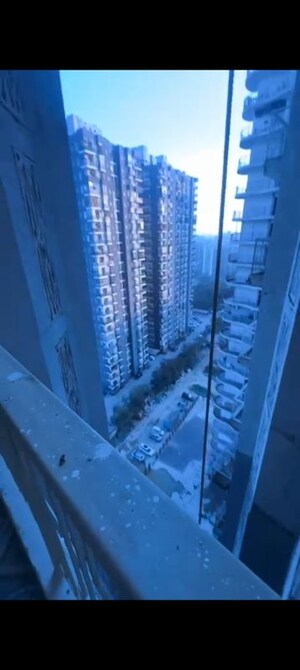 Swimming Pool in 3 BHK Apartment at Indrapuram – for Sale