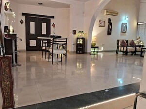 Living Room in 6+ BHK Villa at Arera Colony – for Rent