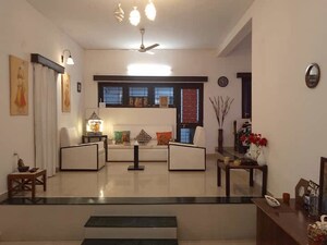 6+ BHK Villa – Exterior View View at Arera Colony - for Rent