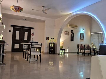 Living Room in 6+ BHK Villa at Arera Colony – for Rent