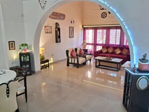 Living Room in 6+ BHK Villa at Arera Colony – for Rent