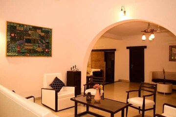 Living Room in 6+ BHK Villa at Arera Colony – for Rent