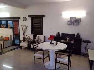 Living Room in 6+ BHK Villa at Arera Colony – for Rent