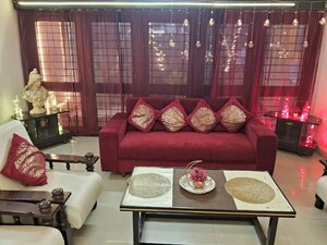 Living Room in 6+ BHK Villa at Arera Colony – for Rent