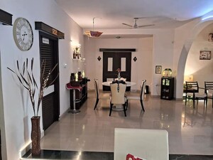 Living Room in 6+ BHK Villa at Arera Colony – for Rent