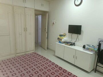 Bedroom in 2 BHK Apartment at Mahim West – for Sale