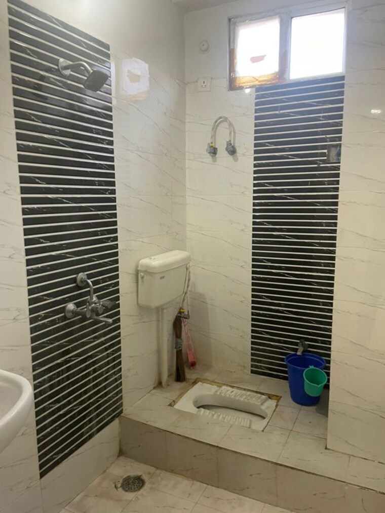 Bathroom, indira nagar 3 Bedroom 1200 Sq.Ft. Apartment In Indira Nagar Lucknow 9913324