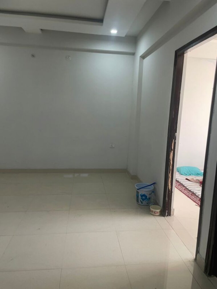Room, indira nagar 3 Bedroom 1200 Sq.Ft. Apartment In Indira Nagar Lucknow 9913324
