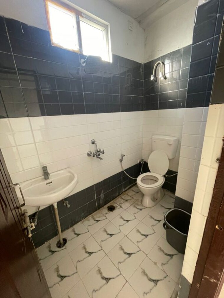 Master Bedroom, indira nagar 3 Bedroom 1200 Sq.Ft. Apartment In Indira Nagar Lucknow 9913324