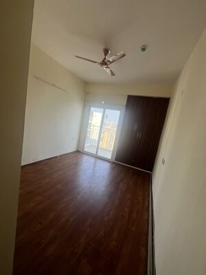 Room in 2 BHK Apartment at Amrapali Enchante, Ecotech 12 Greater Noida – for Rent