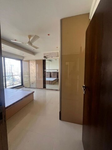 Room in 4 BHK Apartment at Krypton Tower, Prabhadevi – for Rent