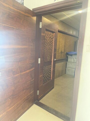 Room in 4 BHK Apartment at Krypton Tower, Prabhadevi – for Rent