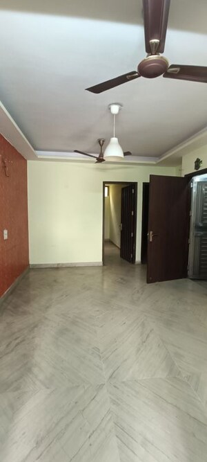 3 BHK Builder Floor For Rent in Rohini Sector 8