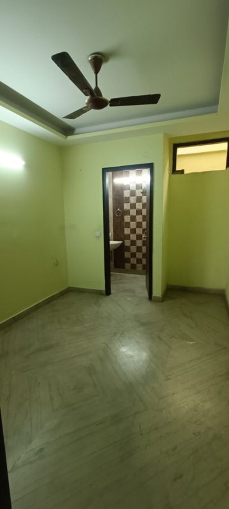 Room, rohini sector 8 3 Bedroom 1000 Sq.Ft. Builder Floor In Rohini Sector 8 Delhi 9913476