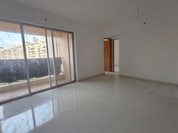 Room in 2 BHK Apartment at NG Vrundavan, Vishrantwadi – for Rent