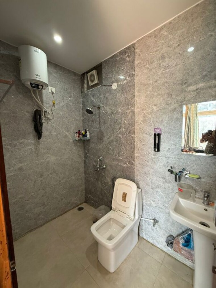 Bathroom, aman vihar 2 Bedroom 1010 Sq.Ft. Builder Floor In Aman Vihar Dehradun 9913602