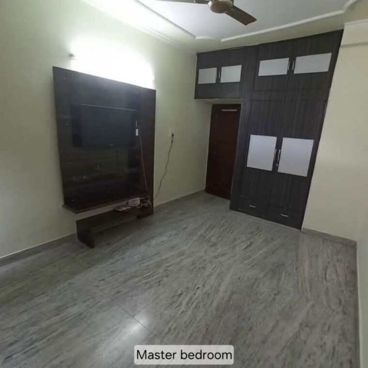 Room, sector 15 2 Bedroom 250 Sq.Yd. Independent House In Sector 15 Panchkula 9913824