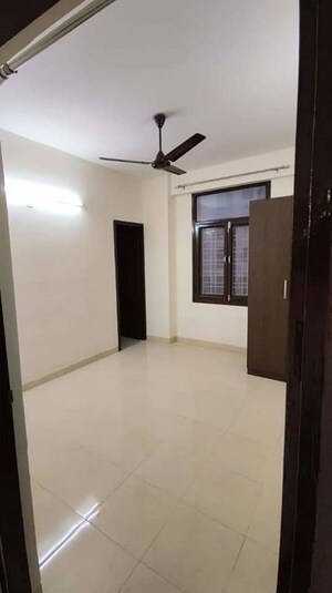 Room in 3 BHK Apartment at Tulip White, Sector 69 – for Rent