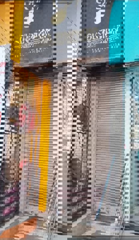 Retail Shop For Sale in Rafi Ahmed Kidwai Road