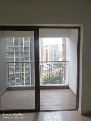 Room in 2 BHK Apartment at Kalpataru Paramount B, Kapur Bawdi – for Sale