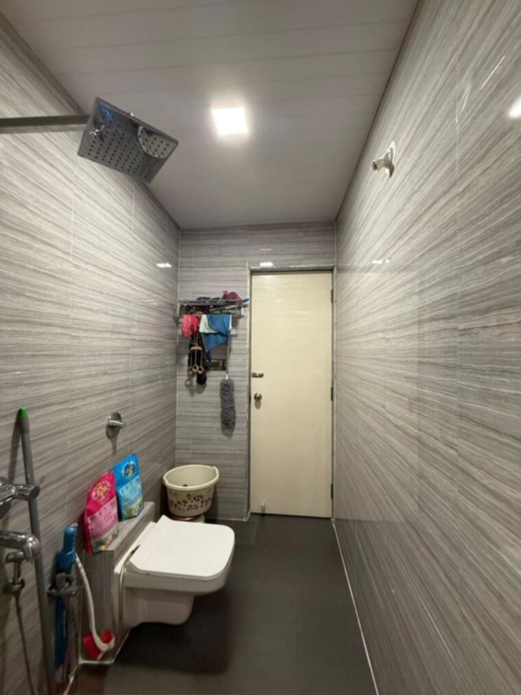 Bathroom, soham-tropical-lagoon 3 Bedroom 900 Sq.Ft. Apartment In Ghodbunder Road Thane 9914125