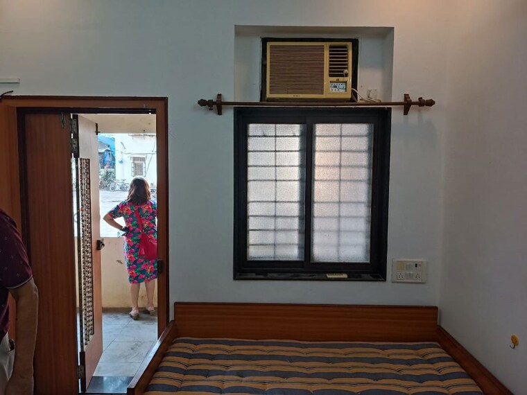 Room, adarsh-nagar-society 1 RK 225 Sq.Ft. Apartment In Worli Mumbai 9914130