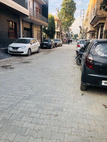 Parking in 6 BHK Independent House at Shanti Nagar – for Sale