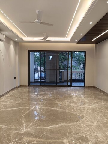 Room in 4 BHK Builder Floor at Sukhdev Vihar – for Sale