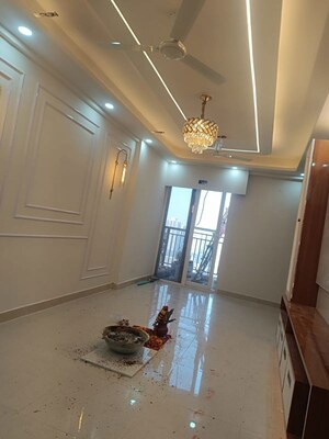 Living Room in 3 BHK Builder Floor at Ardee City, Sector 52 – for Rent