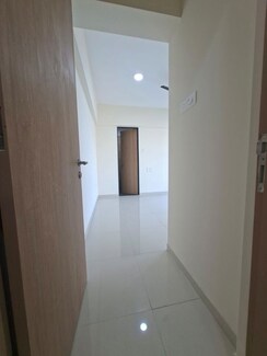 2 BHK Apartment For Sale in Kalpataru Magnus