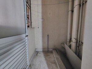 Building Lobby in 2 BHK Apartment at Kalpataru Paramount, Kapur Bawdi – for Rent