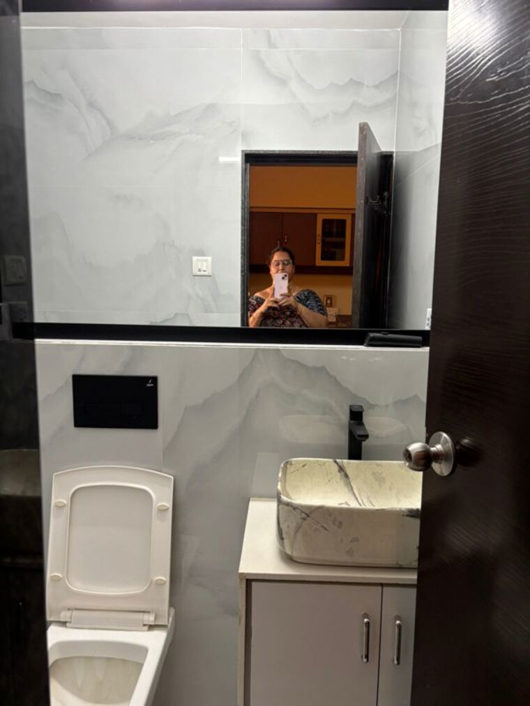 Bathroom, kalpataru-paramount 2 Bedroom 711 Sq.Ft. Apartment In Kapur Bawdi Thane 9914639