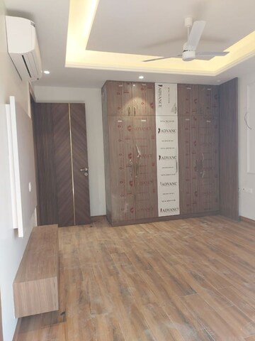 Room in 3 BHK Apartment at Tulip Violet, Sector 69 – for Rent