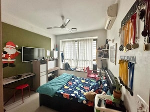 2.5 BHK Apartment For Sale in Andheri West