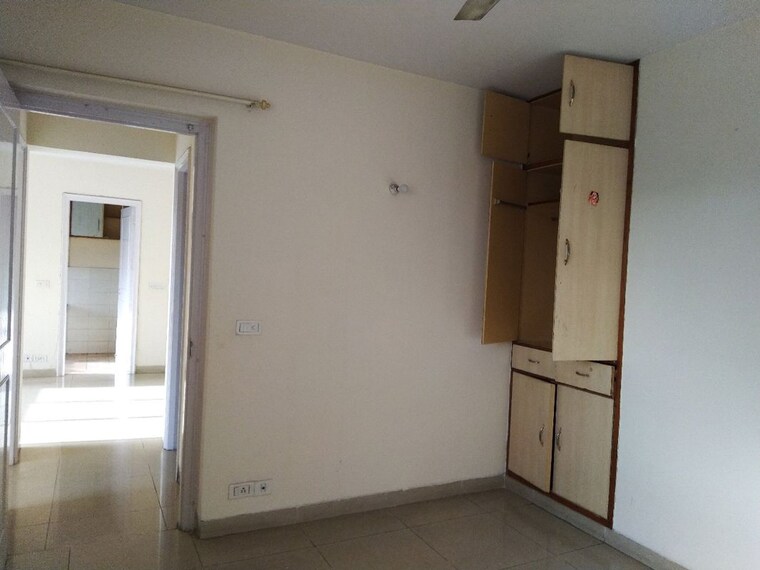 Room, unitech-uniworld-gardens-2 3 Bedroom 1355 Sq.Ft. Apartment In Sector 47 Gurgaon 9914714