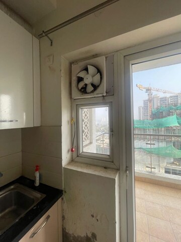 Room in 3 BHK Apartment at Unitech Uniworld Gardens 2, Sector 47 – for Rent