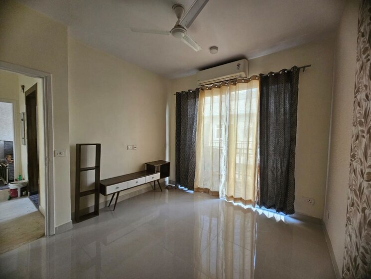 Living Room, unitech-uniworld-gardens-2 3 Bedroom 1355 Sq.Ft. Apartment In Sector 47 Gurgaon 9914714
