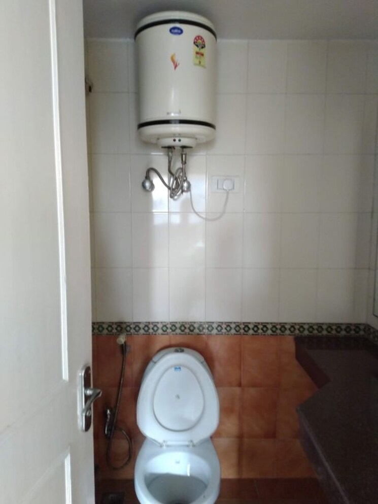 Bathroom, unitech-uniworld-gardens-2 3 Bedroom 1355 Sq.Ft. Apartment In Sector 47 Gurgaon 9914714
