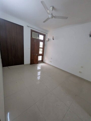 Room in 3 BHK Apartment at Unitech Uniworld Gardens 2, Sector 47 – for Rent