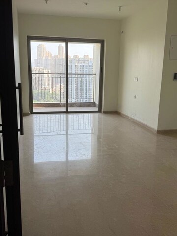 Room in 3 BHK Apartment at Kalpataru Immensa, Kolshet Road – for Sale