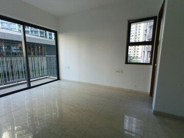 Room in 3 BHK Apartment at Kalpataru Immensa, Kolshet Road – for Sale