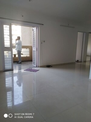 Room in 2.5 BHK Apartment at Uttam Townscapes, Yerawada – for Rent