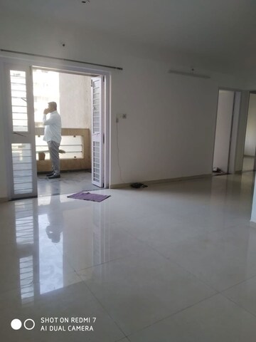 Room in 2.5 BHK Apartment at Uttam Townscapes, Yerawada – for Rent