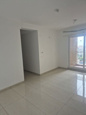 Room in 3.5 BHK Apartment at Rishita Manhattan, Gomti Nagar – for Rent