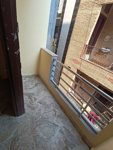 Furnished Amenities in 2 BHK Builder Floor at Sant Nagar – for Rent