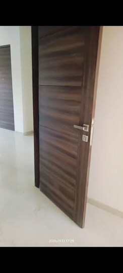 2.5 BHK + Servant Room Apartment For Rent in Smart World Gems