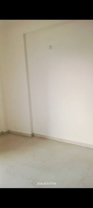 Room in 2.5 BHK Apartment at Smart World Gems, Sector 89 – for Rent