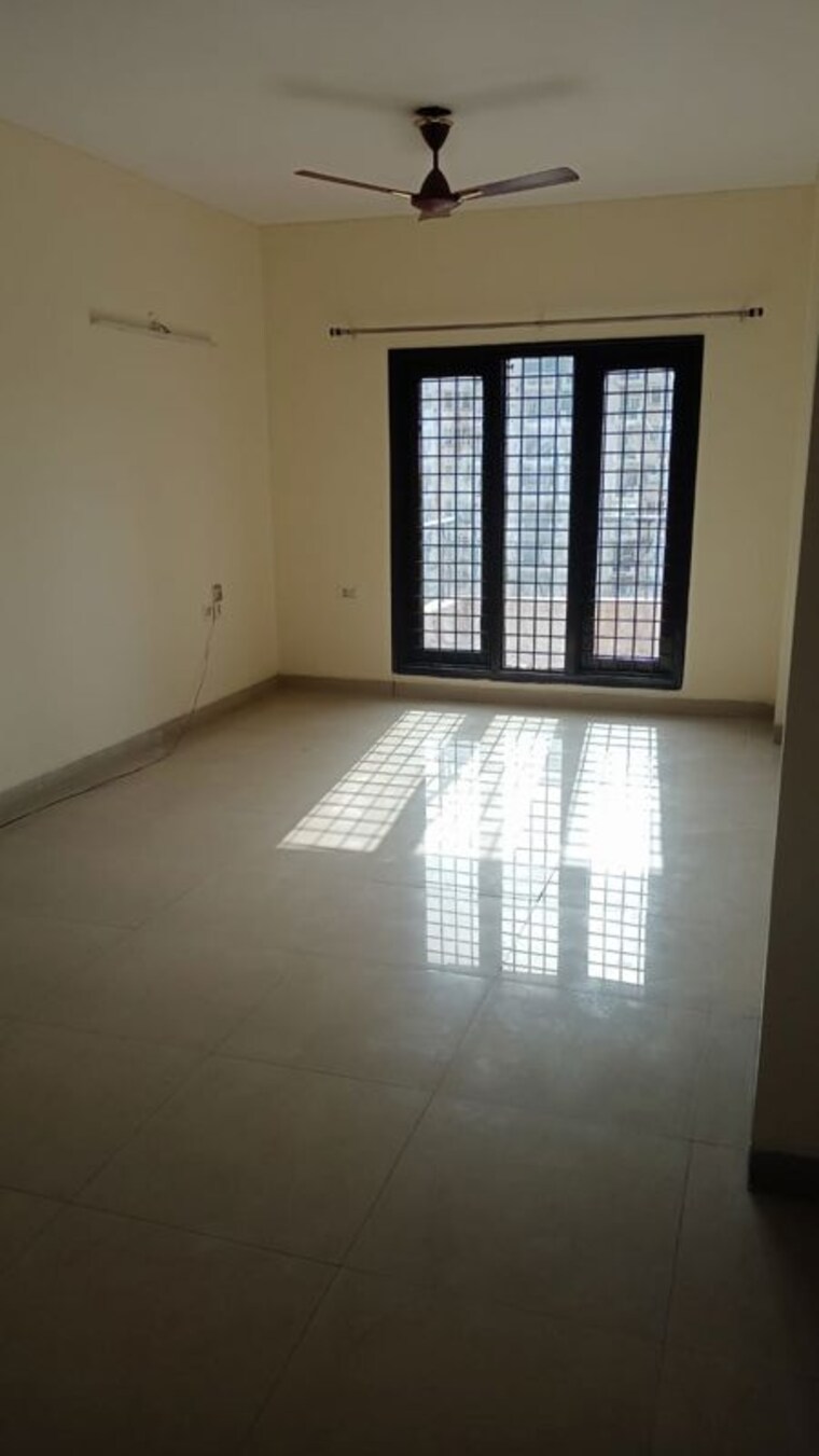 Room, bptp-parkland 2 Bedroom 190 Sq.Yd. Builder Floor In Sector 75 Faridabad 9915111