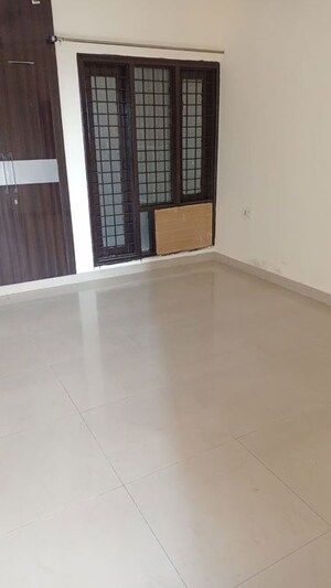 Room in 2 BHK Builder Floor at BPTP Parkland, Sector 75 – for Rent